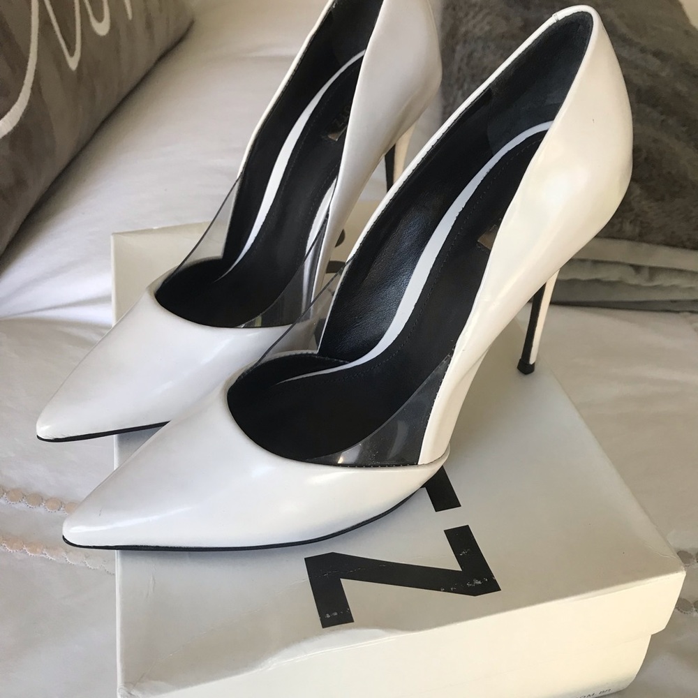 White high heel pumps.